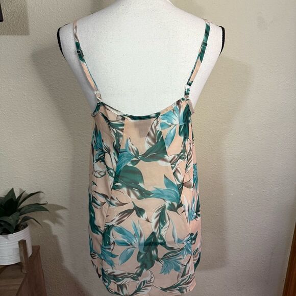 Daytrip Floral Top Pieced Sequins Tank - Picture 5 of 7
